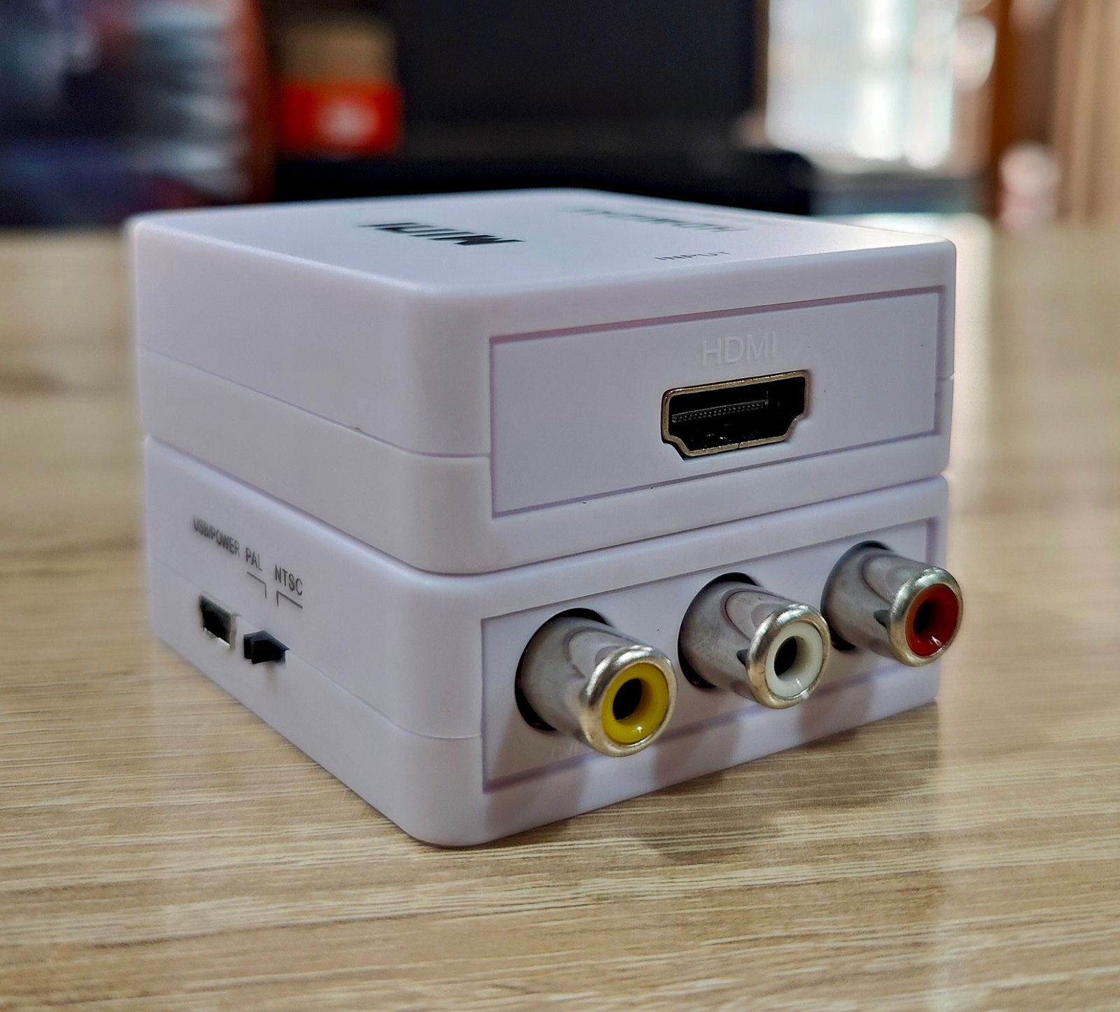 Convertisseur   HDMI to 3 RCA AV